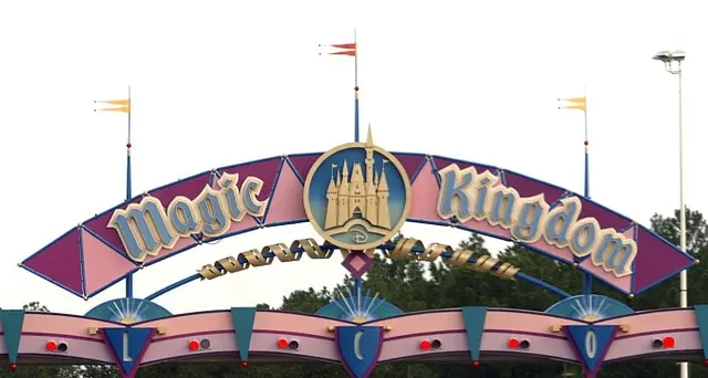 Disney chiude parchi in Florida e Parigi