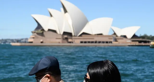 Australia, contagiato ministro Interni