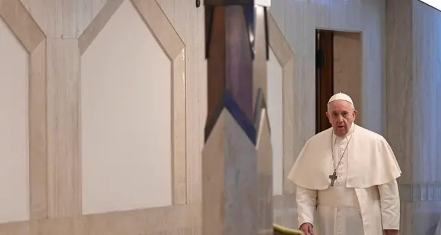 Papa a vescovi, evitate misure drastiche