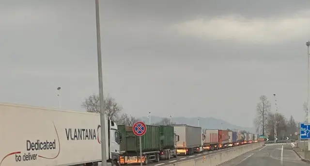 Slovenia blocca i tir dall'Italia