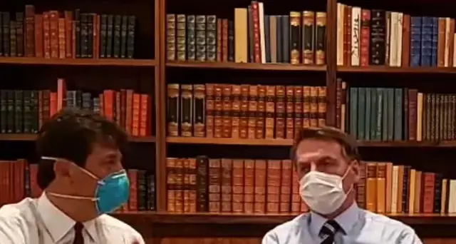 Bolsonaro in video con la mascherina