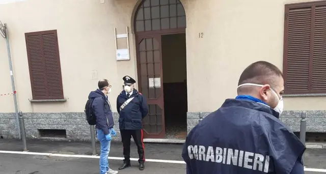 Uccide moglie e figlio e si suicida