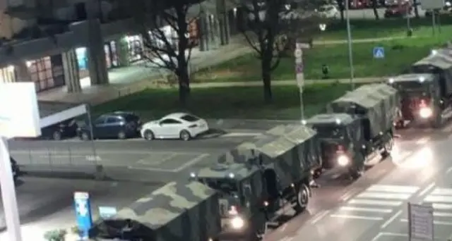 Esercito con le bare lascia Bergamo