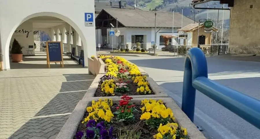 Le aiuole fiorite di Rifiano