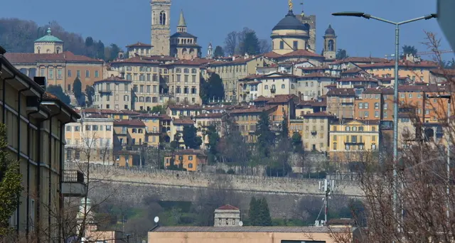 Sindaci bergamaschi, 'fermiamo tutto'