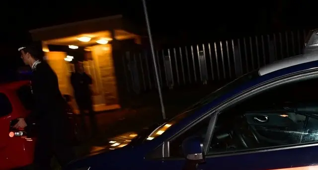 Accoltella madre alla gola e la uccide