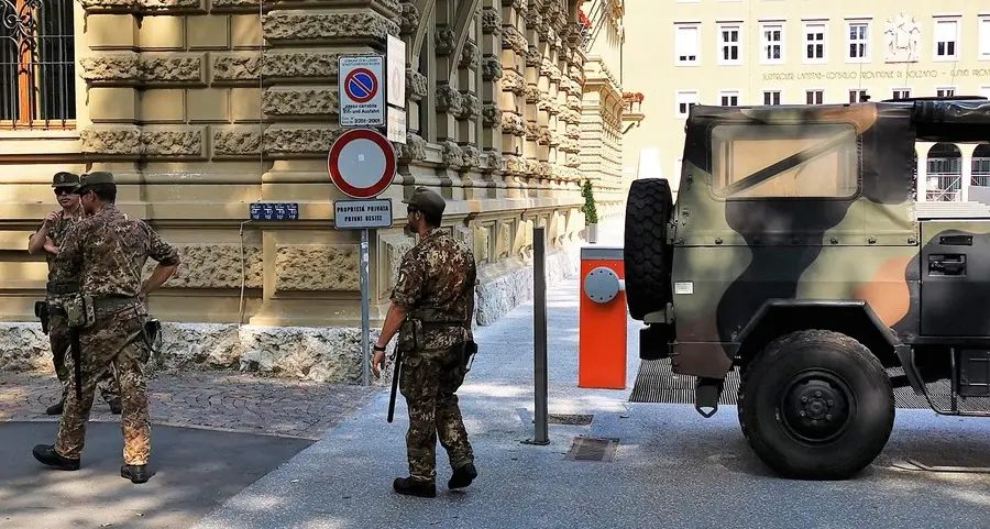 Brunico, militari per i controlli sulle misure anti coronavirus