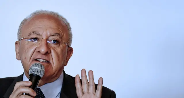 De Luca a Conte, a un passo dal colasso