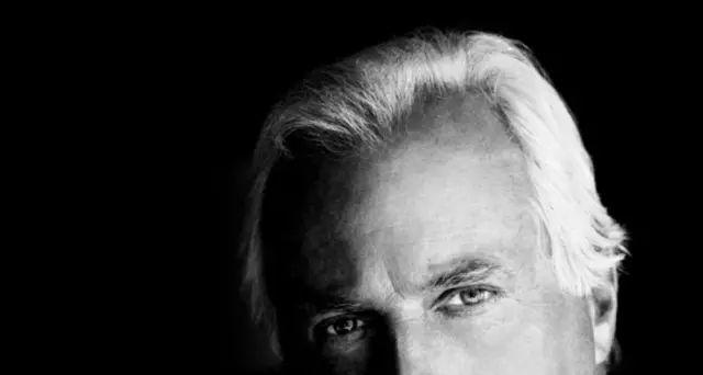 Coronavirus, Armani converte la produzione di moda in camici
