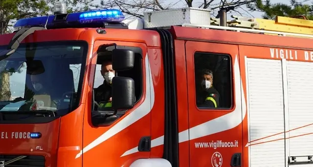 Crollano due palazzine, 6 estratti vivi