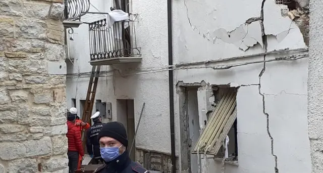 Crollo palazzine a Alberona,morta 80enne