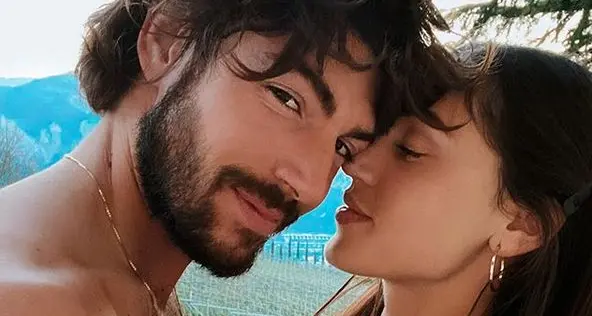 Ignazio e Cecilia, lezioni di taglio della legna da Francesco e momenti di intimità a Palù