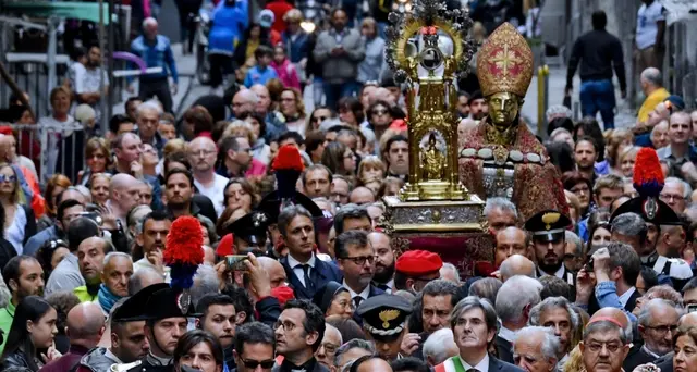 Napoli, verso stop processione S.Gennaro