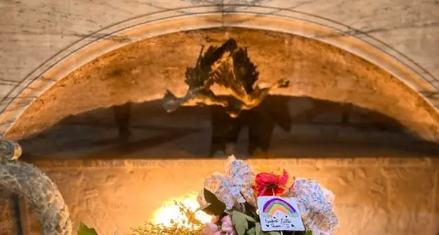 Raffaello: Mibact, via alle celebrazioni, fiori al Pantheon