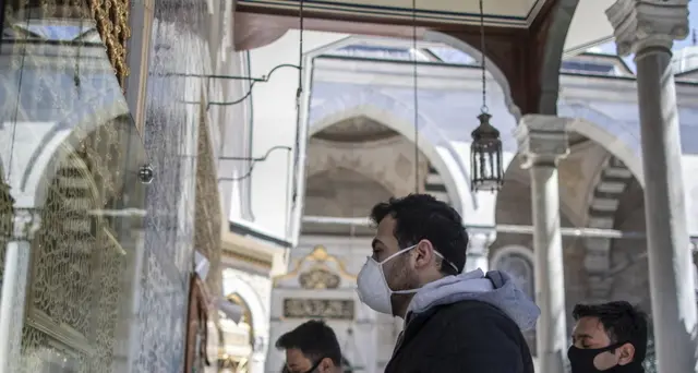 Turchia traccerà spostamenti quarantena