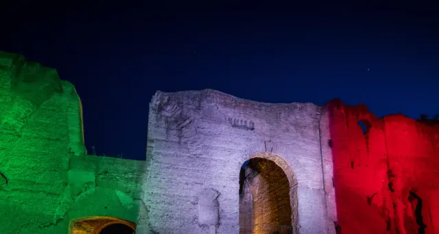 Le Terme di Caracalla si illuminano con il tricolore