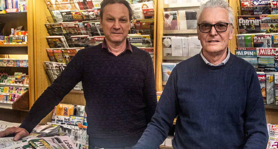 Via Grappoli, gentilezza e giornali dai fratelli Filippi