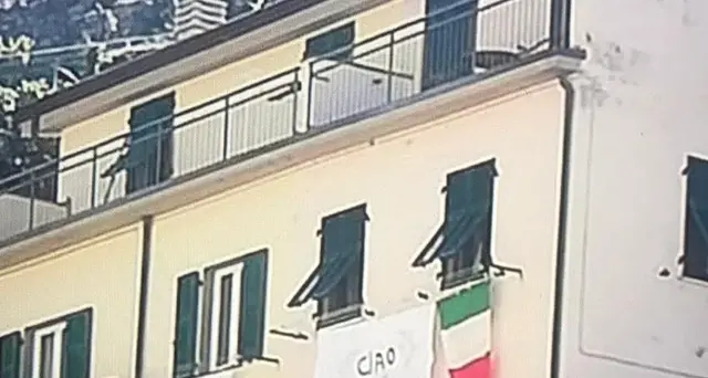'Ciao' dai balconi per turisti lontani