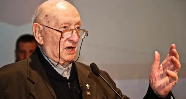 Addio a don Italo, il prete dell’Avis e degli emigranti