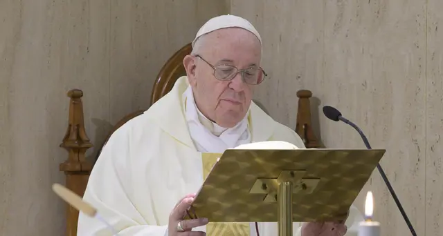 Papa prega per anziani soli e impauriti