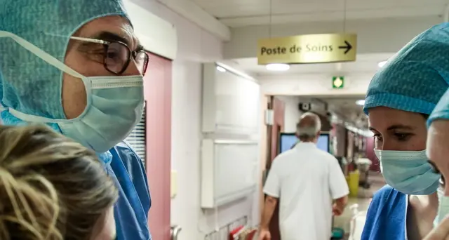 Medici Francia, illogico riaprire scuole