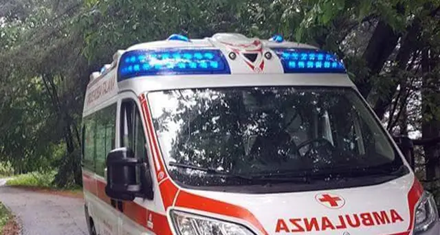 Sfonda porta vetro e muore dissanguato
