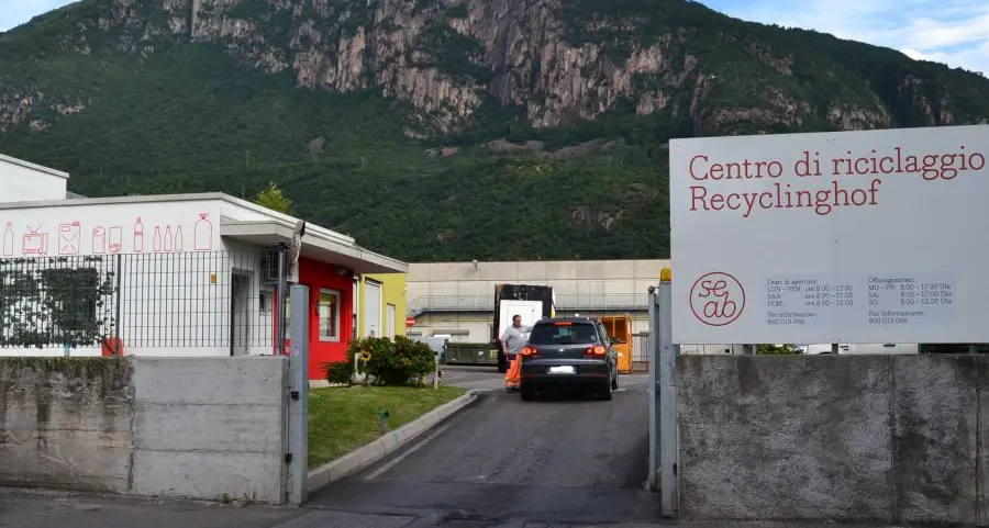 Coronavirus, i centri riciclaggio di Bolzano aprono per le aziende