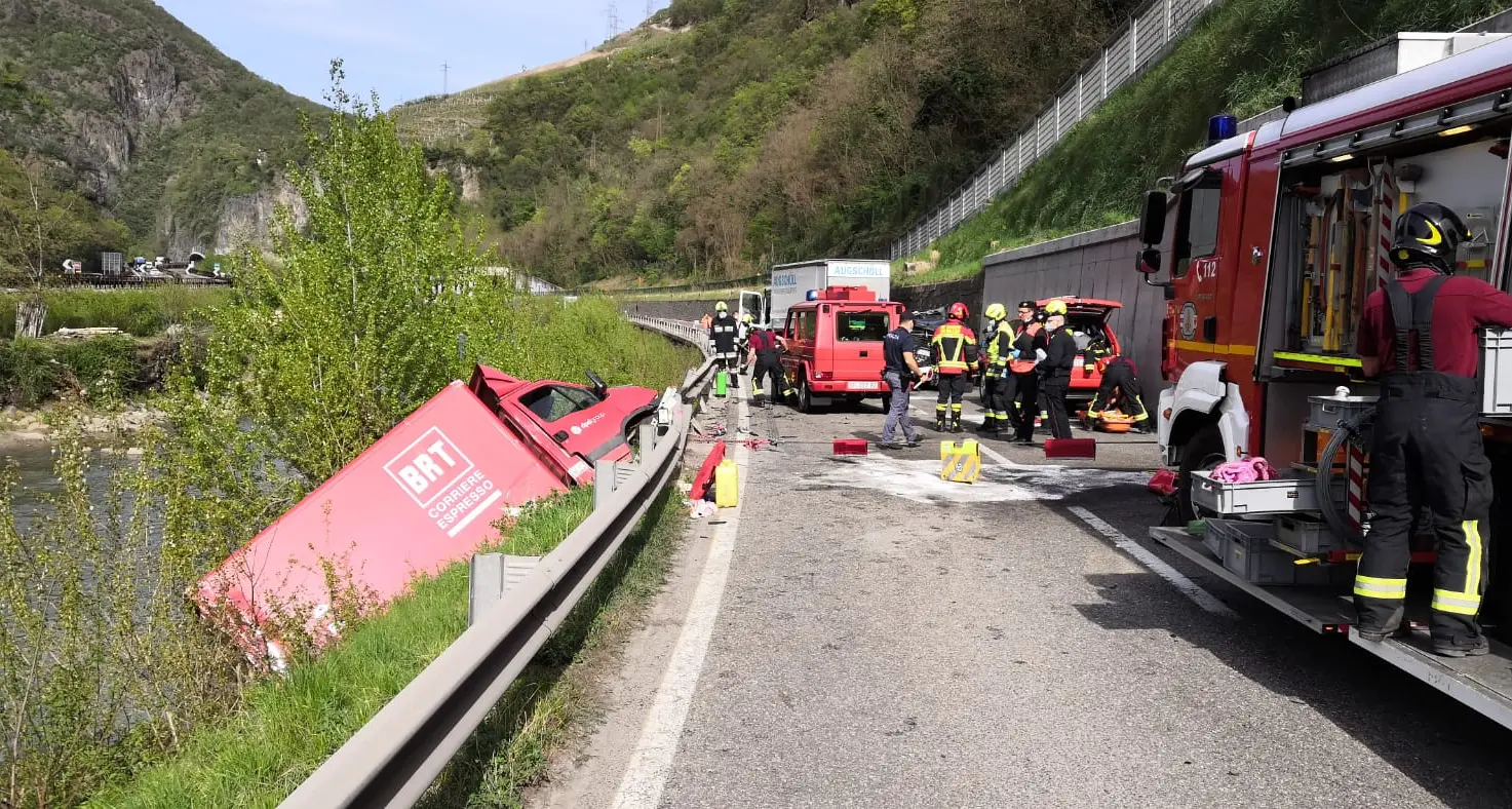 Incidenti stradali, furgone fuori strada a Bolzano nord