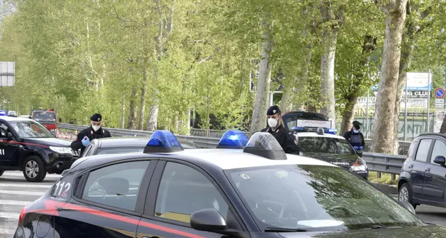 Uccide la compagna e si costituisce