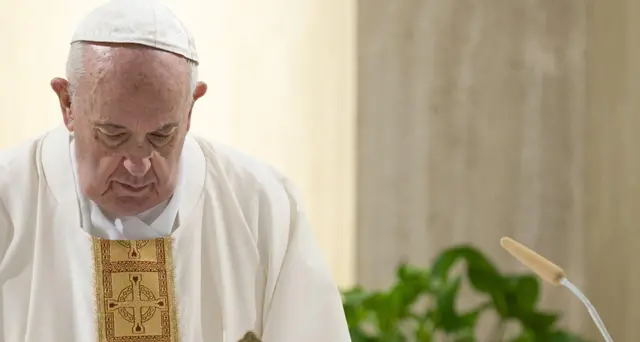 Papa, rischio virus peggiore: l'egoismo