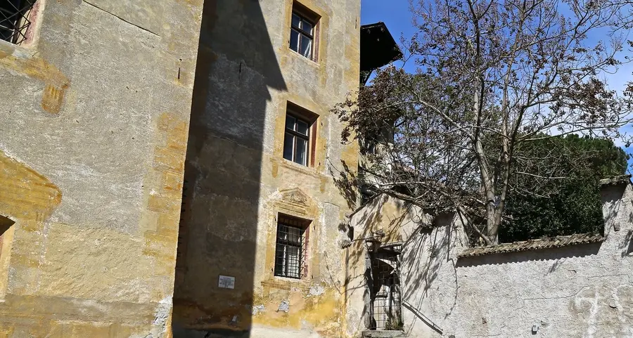 Occupazioni abusive, Castel Winkel è assediato