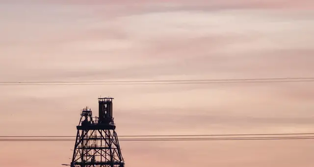 Prezzo del petrolio torna sopra lo zero