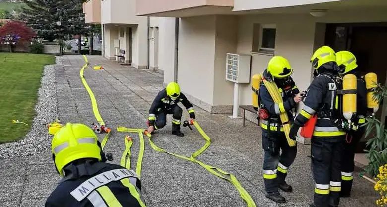 Fuoco sul terrazzo, in fumo un barbecue