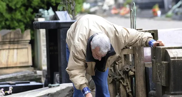 Milano, campo cimitero per morti Covid