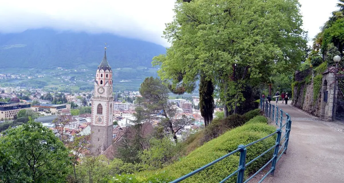 Merano, prove di normalità: riapre la passeggiata Tappeiner