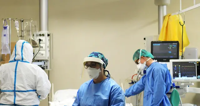 Morto dopo test negativo infetta reparto
