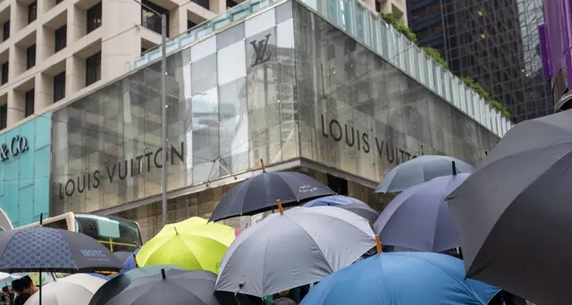 Borsa, Hong Kong apre a -1,12%