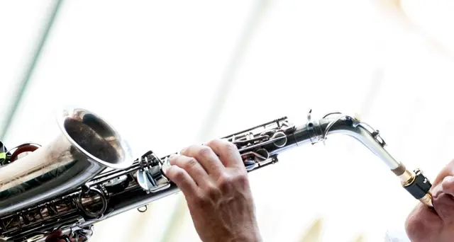 Padova, concerto sax da tetto ospedale