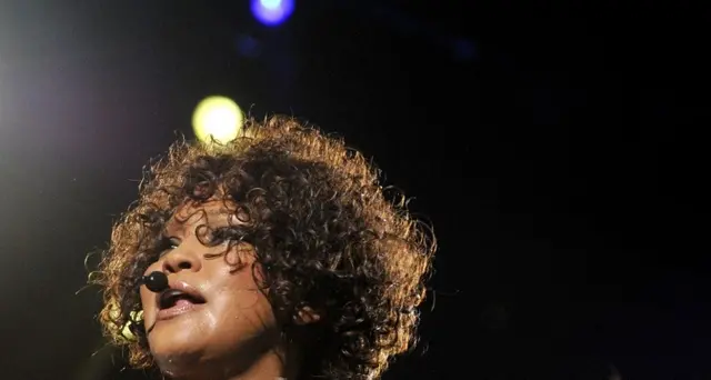 E' biopic per la regina del soul pop Whitney Houston
