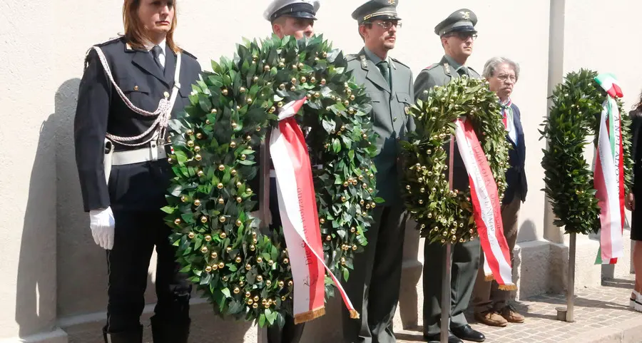 Niente cortei, tappa simbolica solo al muro del Lager