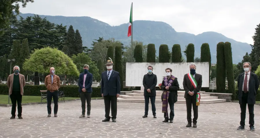 Il 25 aprile blindato al cimitero «Oggi riscopriamo la libertà»