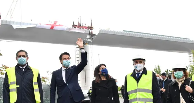 Conte inaugura il nuovo ponte di Genova: \"Suturiamo una ferita\"