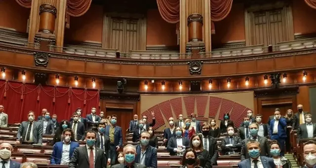 Conte, 25 miliardi per sostegno redditi