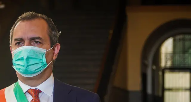 de Magistris: \"arrivi dal Nord? Tamponi\"