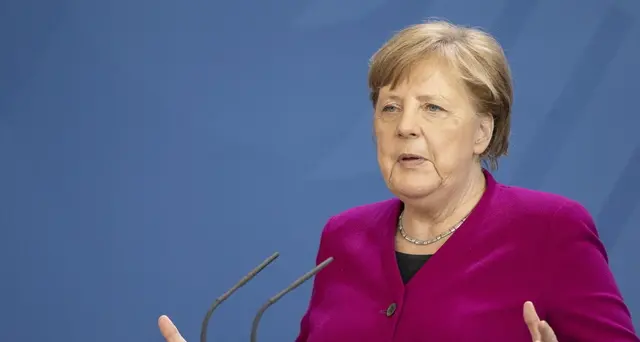 Merkel, siamo con l'Italia
