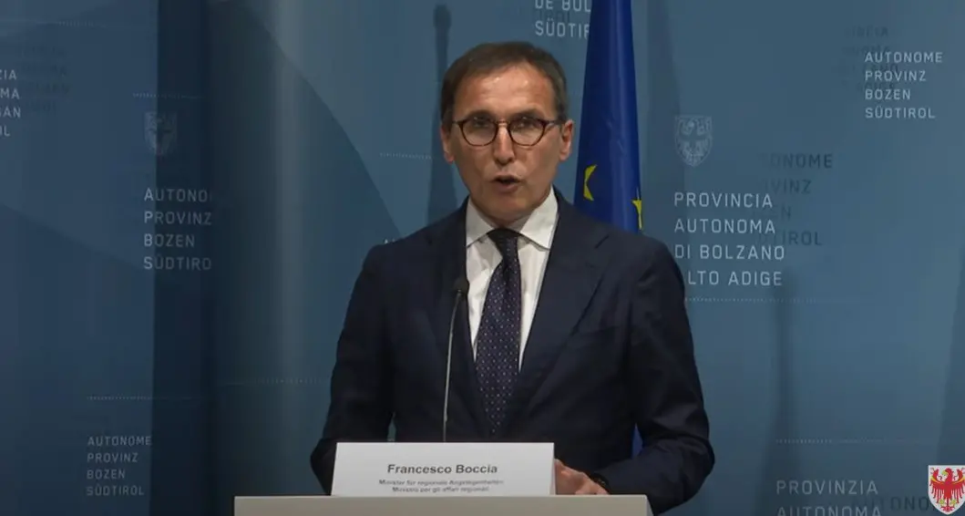 Il ministro Boccia a Bolzano: \"Il 18 maggio è vicino, l'Italia vuole fare passi avanti non indietro\"