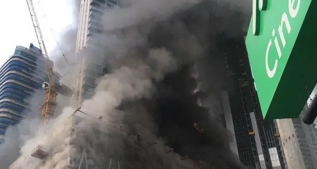 Emirati: a fuoco grattacielo di 48 piani