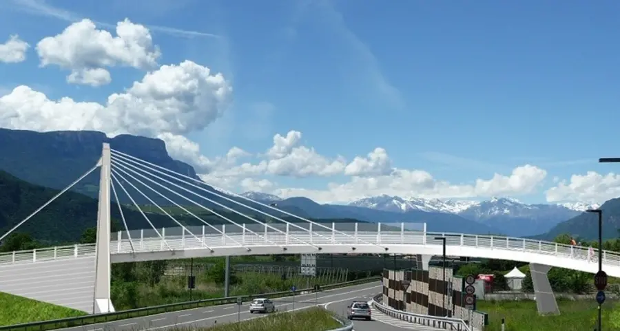 Presto il restyling delle staccionate del ponte ciclabile
