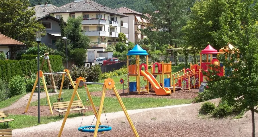 Bimbi all’aria aperta nei parchi