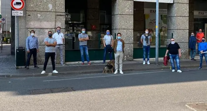 Banchi esclusi dal mercato, flash mob in piazza Vittoria